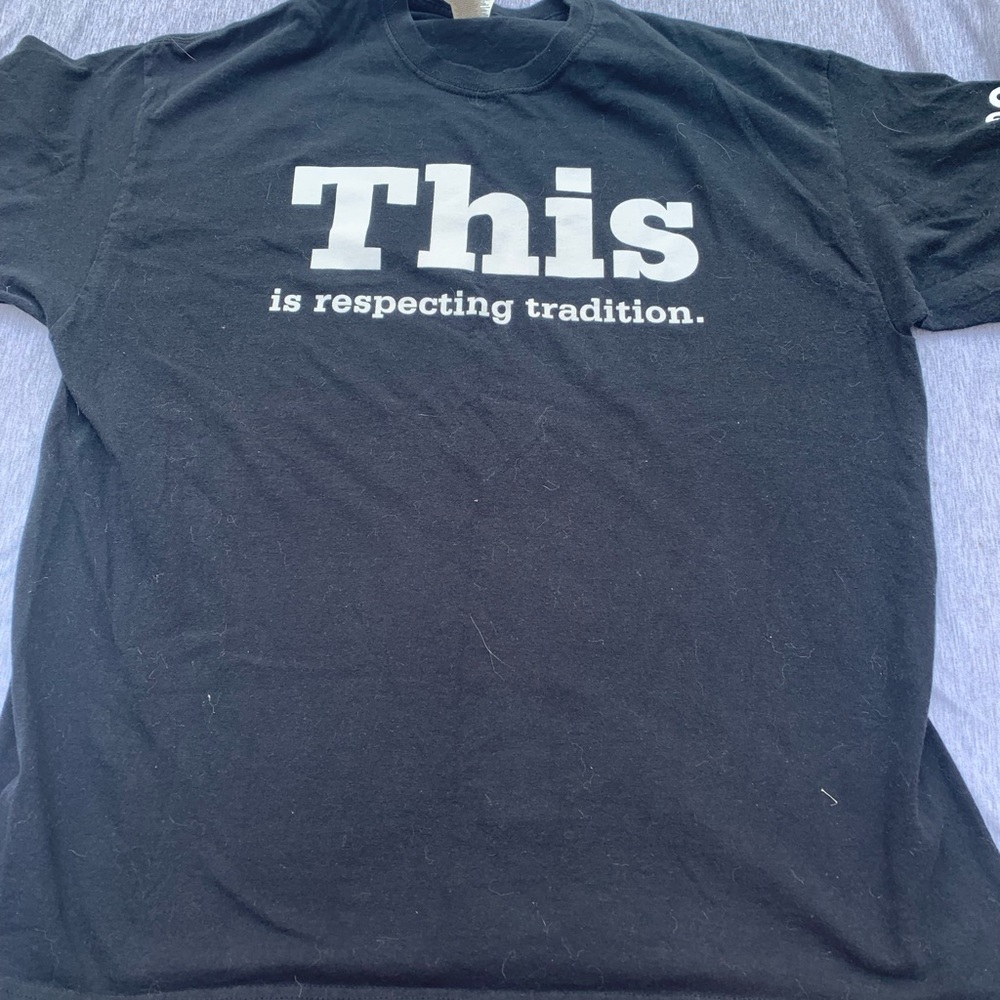 XL Black tee with white Writing and Logos